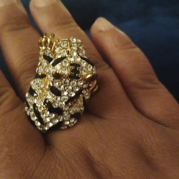 Two bracelets and ring costume jewelry - Picture 8 of 12